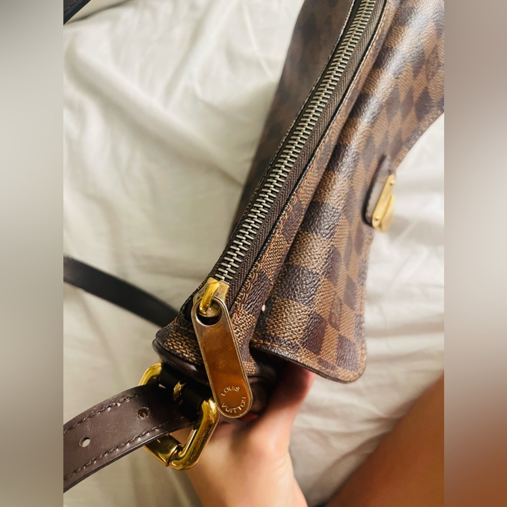LOUIS VUITTON
Damier Ebene Canvas Ravello GM Bag - Picture 6 of 7